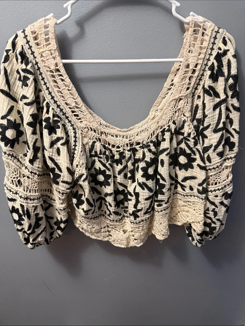 Boho Crochet Scoop Neck Embroidered Peasant Top - Cream/Black